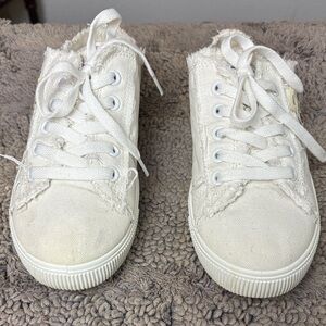 110 Denim White Slide On Sneakers. Sz 7.5